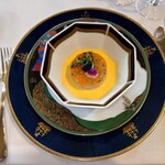 横濱元町 霧笛楼 - 大紋ハタのタルタル 豆乳のブランマンジェ 人参のピューレ 葉人参のディップ キャビアの塩分