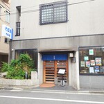 やぶ善 - 教科書にも載る歴史ある商店街、不動通りの路面店です。