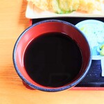 やぶ善 - キリッとした、辛口寄りの汁(つゆ)。