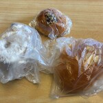 パンのマグ - この日テイクアウトしたのは３種類のパンです。