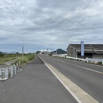 なかむら - 交通は不便であるが、山内よりは不便ではない。看板からもわかる。