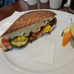 Studioすてら - ンドゥイヤソーセージと季節野菜のパニーニ