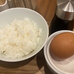 手打ちうどん 上を向いて - 濃厚たまごかけご飯