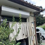 いづみ亭 - 年季の入った暖簾