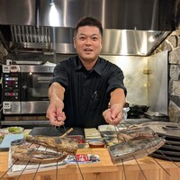 魚と炭と鉄板と ととと - 店主が美味しそうでしょと見せてくれたシーン