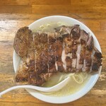 極汁美麺 umami - 地鶏チャーシュー麺・大和肉鶏モモ・超特大（2600円）