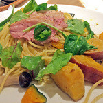 ラ・メゾン アンソレイユターブル ルミネ新宿店 - 合鴨ノロース・栗カボチャ・サツマイモノクリームソースパスタ　トリュフオイル風味