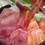 五郎鮨 - ランチ「日替り刺身丼 1,100円」アップ