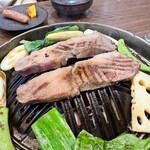 炭焼きジンギスカン いし田 - 北海道羊と厳選輸入羊のミニコース 5品7700円
      （写真は2人前）