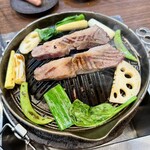 炭焼きジンギスカン いし田 - 北海道羊と厳選輸入羊のミニコース 5品7700円
      （写真は2人前）