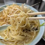 道楽 - 麺はやや柔らかめだった。しかし、好みには応じてくれる。