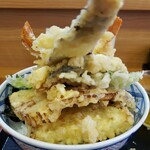 天丼 平右衛門 - （※写真5）天丼（大盛り）（えのき天をどけた状態・裏側から）