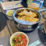 HOLA! Tacos&Cantina - チップス＆サルサ