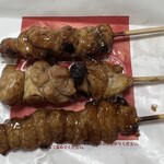 日本一 - 料理写真:ももねぎ串(135円)、ひな串(126円)、ぼんじり串(118円)