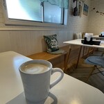 オハナ ハワイアンカフェ - ハワイアンミュージックが流れる店内、いつまでも聴いていたいです