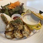 オハナ ハワイアンカフェ - ガーリックシュリンプ！エビが大きくてプリプリ。大雑把なアチラのお店の物より繊細なお味。そして尾つき！これが王道。むき海老の物は、アチラでは少ないです