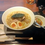 らーめん 鉢ノ葦葉 - 中華そば 煮干と豚 ＋ くんたま　味変用辛ミンチ