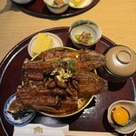 鰻 炭焼 ひつまぶし 美濃金 神田本店 - 