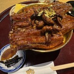 鰻 炭焼 ひつまぶし 美濃金 神田本店 - 