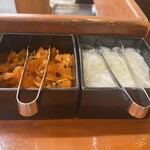 白銀亭 - こな右のオニオンスライスの甘酢漬け？これ最高です♪