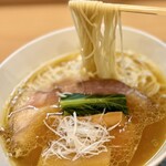 中華そば 深緑 - “スープとの一体感”を追求したストレートの細麺