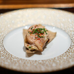 利行 - 高坂鶏の胸肉の照り煮のガレット 酒盗とクリームチーズ、 蕎麦の実、 シブレット、 ピマンデスペレット