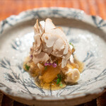 利行 - 京都高坂鶏の蒸し鶏と焼き松茸 生のマッシュルーム、 土佐酢のジュレ、 焼き茄子のソース