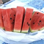 井上農園 - 料理写真:食べやすく切ってもらった「滝沢すいか」