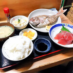 おけいちゃん - 料理写真:昼定食 たい塩焼、まぐろ切りおとし