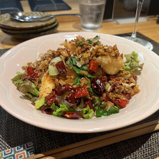 季節の食材を使った季節限定メニューが人気です。