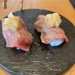 焼肉ハウス 明洞 - 肉寿司大根おろしのせ