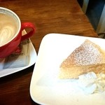 マメルクコーヒー - キャラメルマキアート＆チーズケーキ(日替わりケーキ)