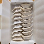 目黒 ぎょうざ 宝舞 - 箱を開けたところ