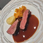 L'ARBRE - かづの牛"芯玉" ソースマデール　付け合わせはインカのめざめとかぼちゃ