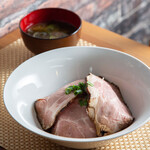カフェ プク - ローストポーク丼