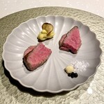 肉割烹 重㐂 - 神戸牛一口ステーキ