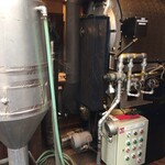 神戸にしむら珈琲店 中山手本店 - "外から観えた焙煎機"