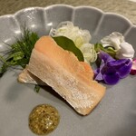 肉割烹 重㐂 新日本橋 - 富士の介サーモンのコールドスモーク