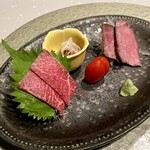 肉割烹 重㐂 - 神戸牛肉刺し