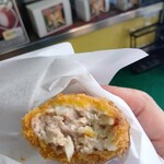 両国メンチカツ - 宝牧豚の肉を使ったメンチカツの断面