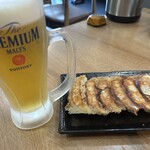 美歓園 中華鉄鍋燉 - 生ビール、餃子