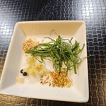 豚一頭清湯麺 - 薬味