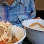豚一頭清湯麺 - 