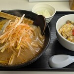 らーめんみずきの - 料理写真:ねぎみそラーメン半盛　チャーハンセット