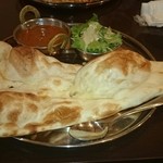 アジアンダイニング RARA  - ナン食べ放題のランチ600円。写真には写っていませんが、スープもありました！