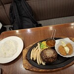 ロイヤルホスト - 黒✕黒ハンバーグ&牡蠣フライと、ライスです。