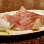 TACUBO 白金台 - 生ハム 水牛モッツァレラ 桃