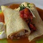 「ミシュカ」キッチン＆バー - ④ホルトバージ風 肉入りクレープ(鶏肉)