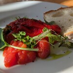 「ミシュカ」キッチン＆バー - ①冷製パプリカのカッテージチーズ・クリーム詰め、トマトサルサ