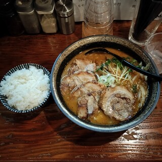 トミ吉 口コミ一覧 : 麺屋 とみ吉 （めんや とみきち） - 四谷三丁目